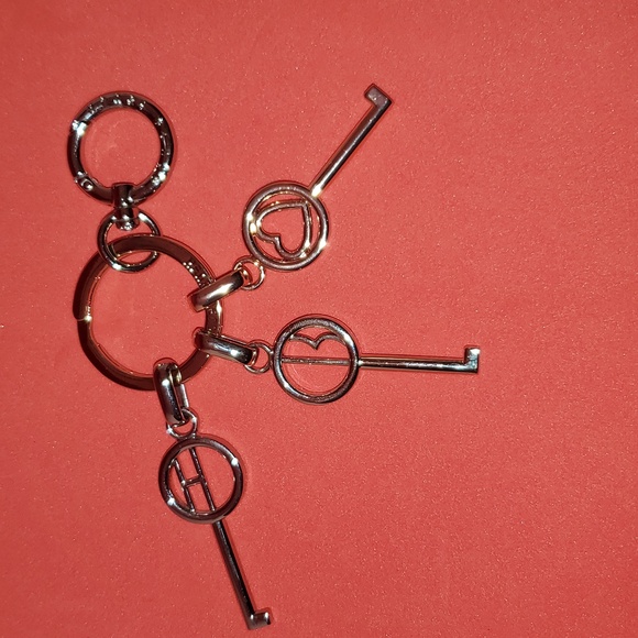 henri bendel Accessories - Henri bendel 3 key Heart Charm Keychain Keyring